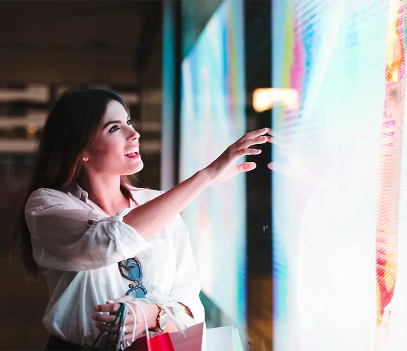 Panneaux numériques et écrans interactifs : l&rsquo;avenir du retail et de l&rsquo;expérience d&rsquo;achat